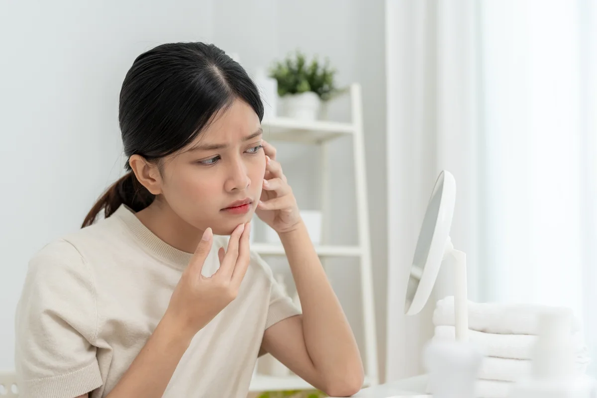 SKINVIVE treatment for dry and dull cheek skin
